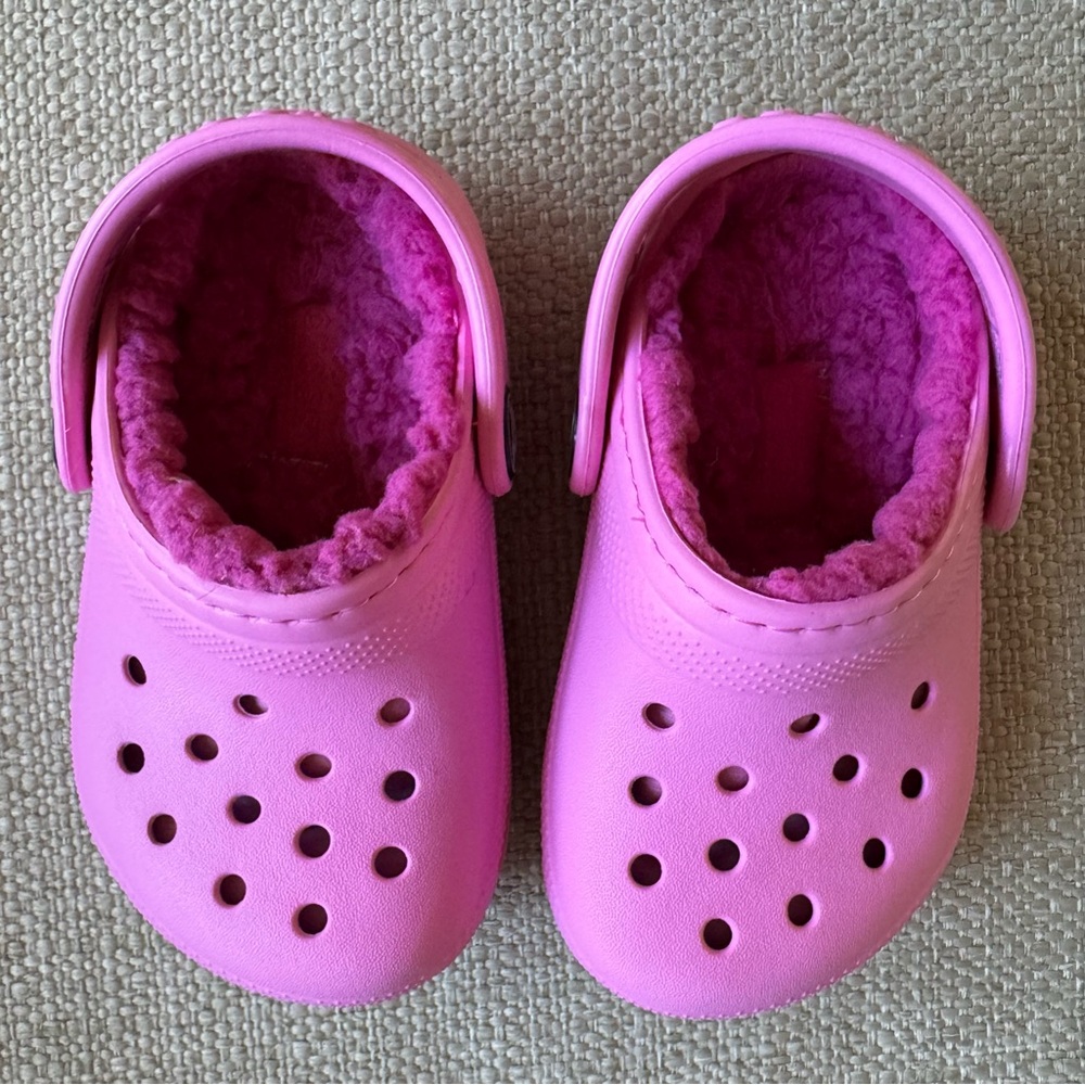 Toddler Crocs Lined Size 6 Pink - Picture 2 of 7